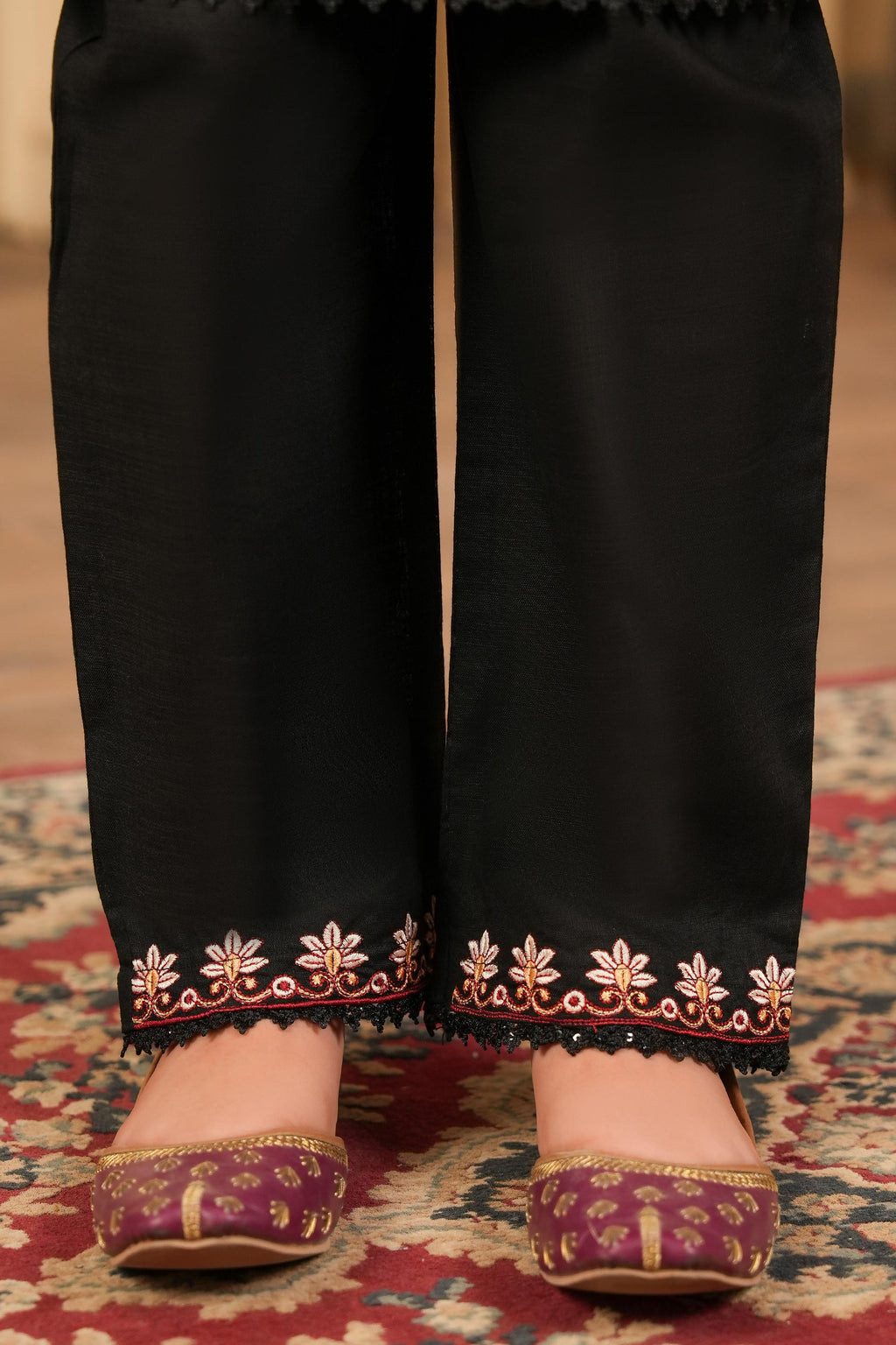 Inaya Embroidered Khaddar 02 Piece – Black (RTW) 🖤