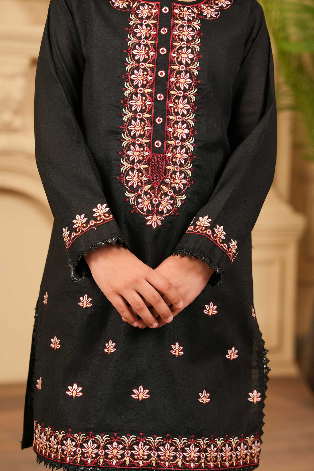 Inaya Embroidered Khaddar 02 Piece – Black (RTW) 🖤