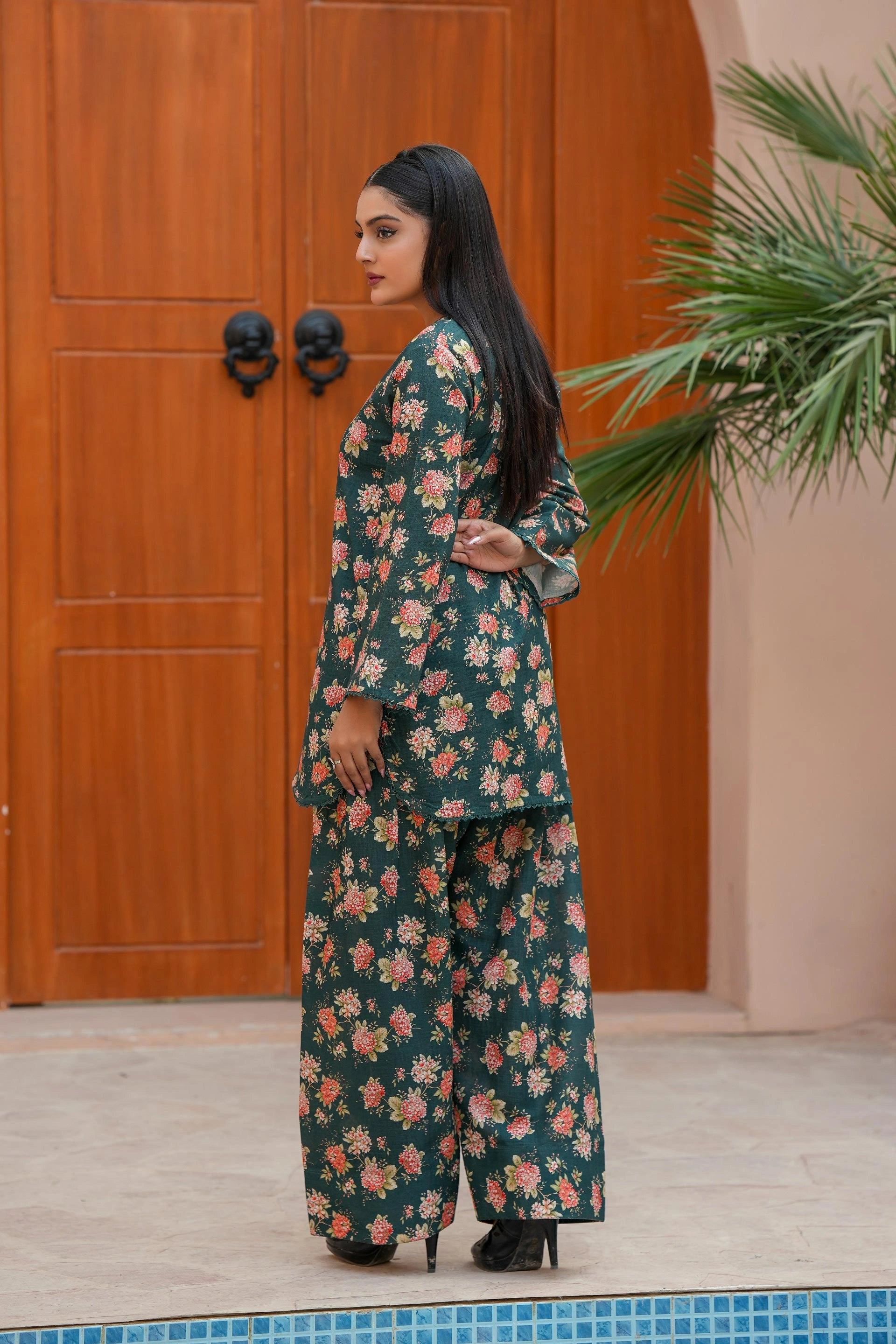 Floral Printed Khaddar 2-Piece Suit