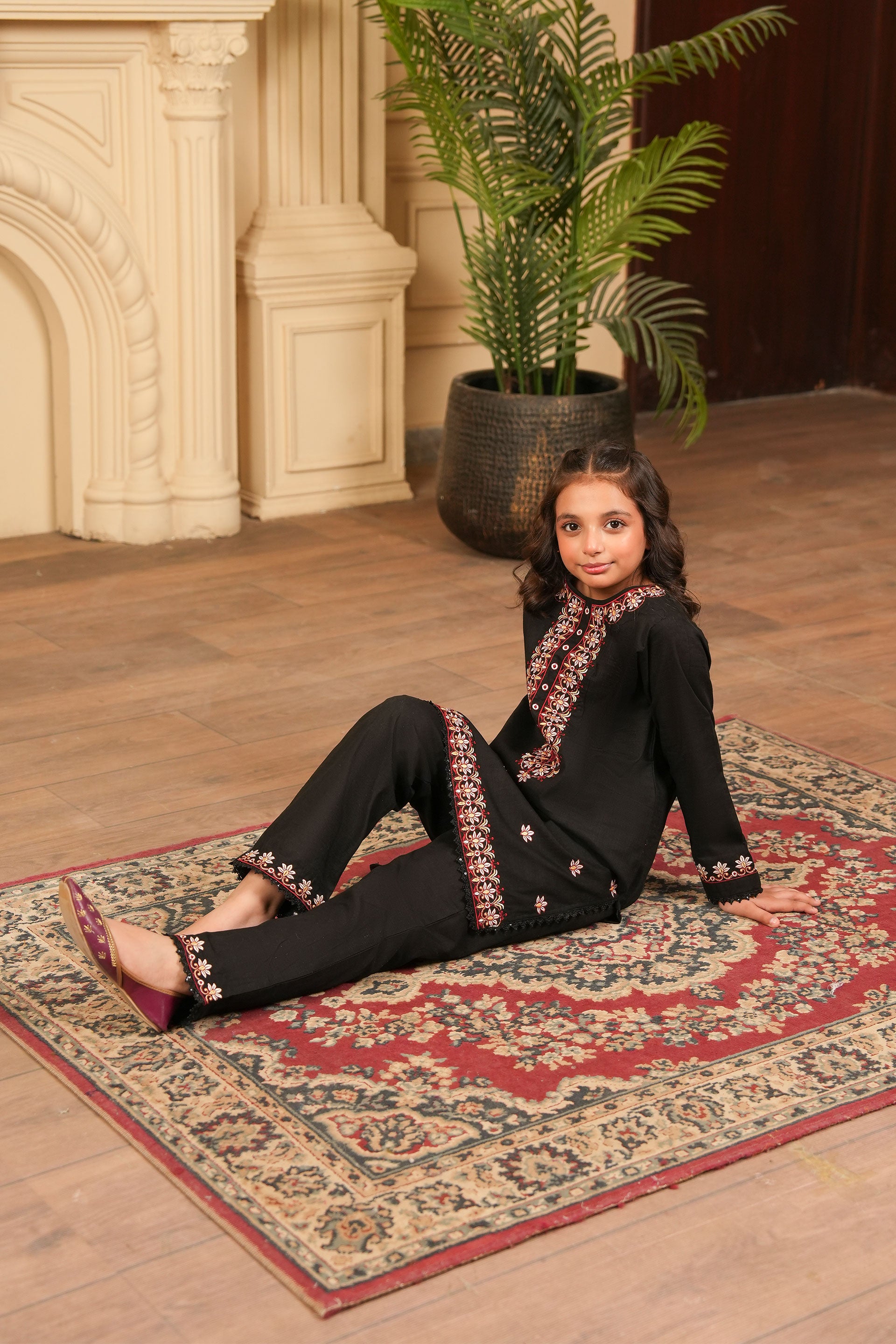 Inaya Embroidered Khaddar 02 Piece – Black (RTW) 🖤