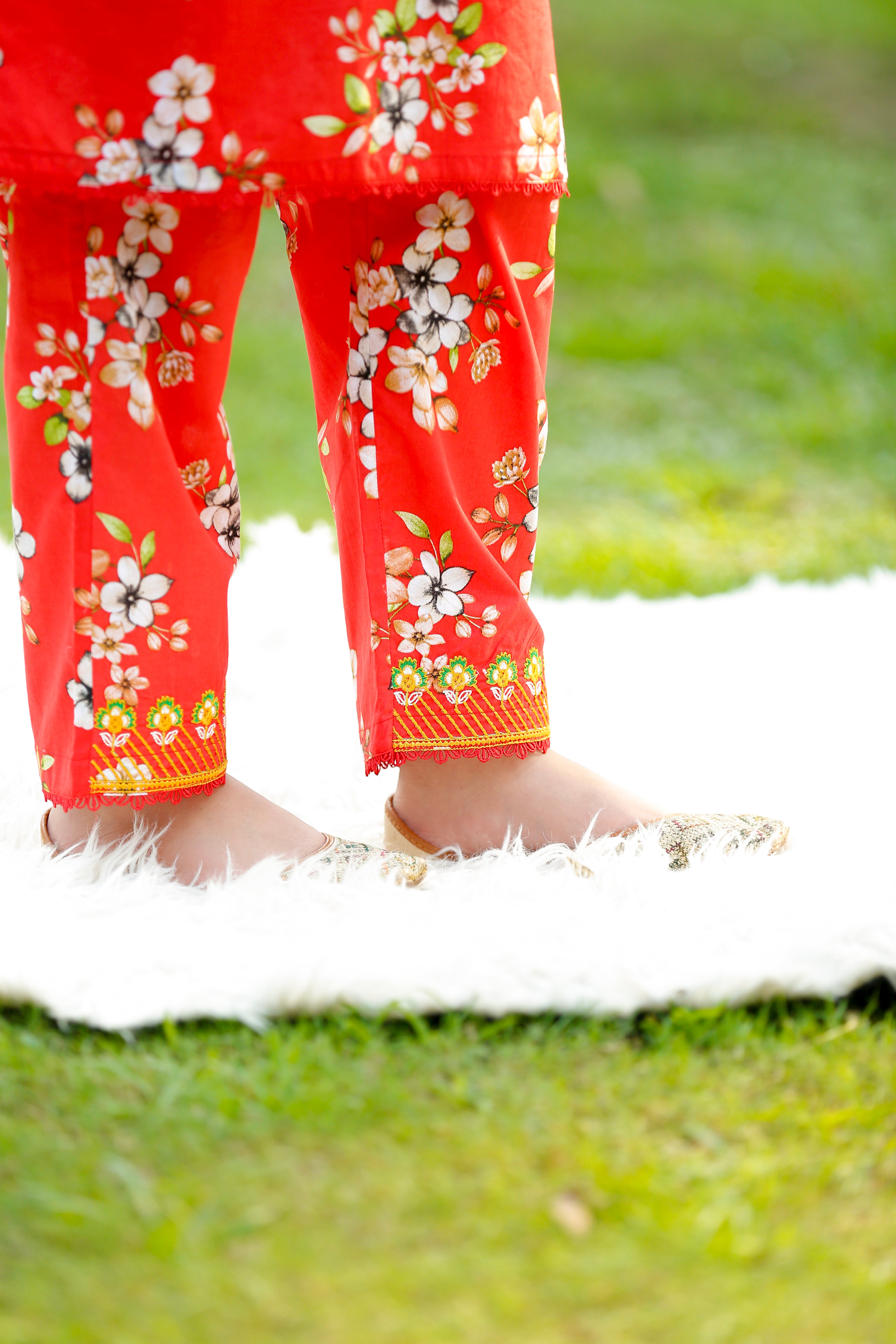 "Scarlet Majesty" Lawn 02 Piece (RTW)